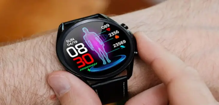 person wears Dotmalls Smartwatch on wrist